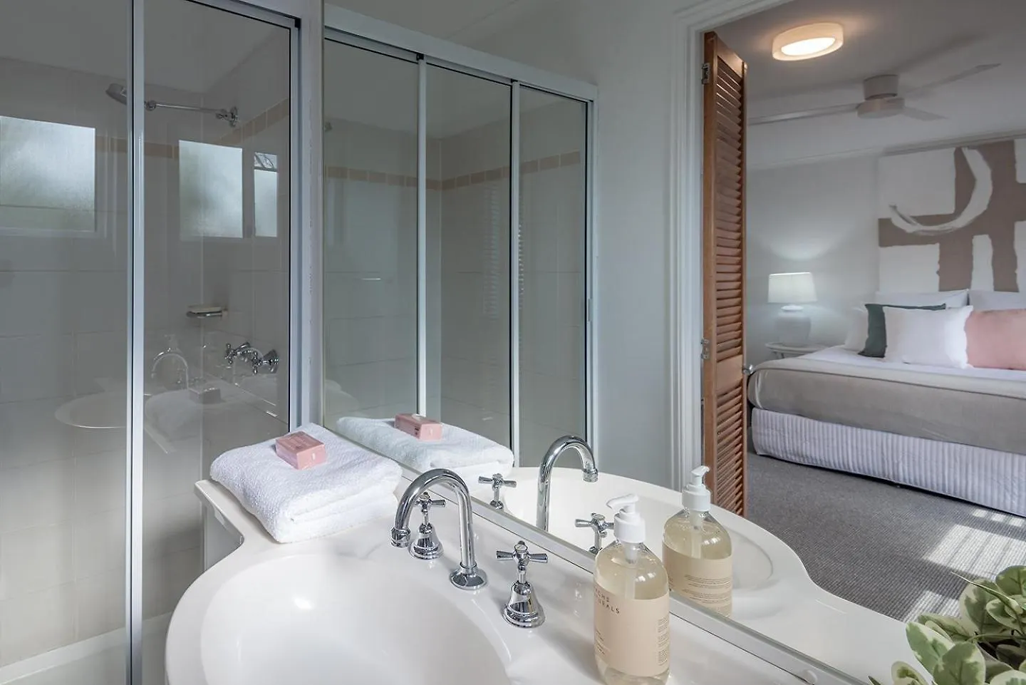Noosa River Resort Apartment On Gympie Terrace Noosaville